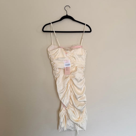 Oh Polly Cream Ruched Mini Dress w/ Lace Trim Satin  in Oyster White NWT Size 8 - Picture 5 of 12